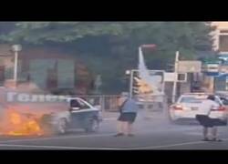 Enlace a Un extintor sale volando