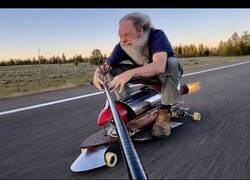 Enlace a Probando un skate propulsado por un cohete