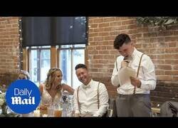 Enlace a Chico autista emociona a todos con su discurso en la boda de su hermano
