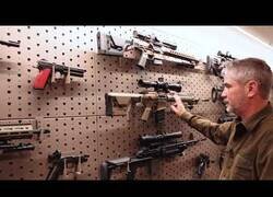 Enlace a Señor americano muestra su colección de armas valorada en un millón de dólares