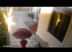 Enlace a Cuando te cae un rayo justo al lado