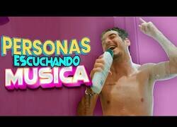 Enlace a Tipos de personas escuchando música