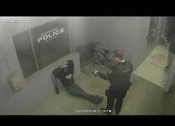 Enlace a Una comisaria no es el mejor sitio para robar una bici