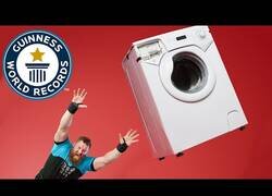 Enlace a El hombre que lanzaba lavadoras