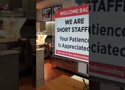 Enlace a En McDonald's andan 'cortos' de personal