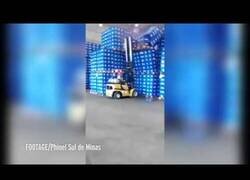 Enlace a Liada fuerte en un almacén de cerveza