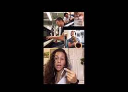 Enlace a Internet se une para hacer un remix de un gato bebiendo leche