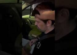 Enlace a Un hombre se queda dormido en el McAuto