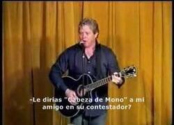 Enlace a Harto de tantas preguntas, Tom Wilson (Biff en Regreso al Futuro) compuso esta canción