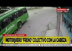 Enlace a Motorista hace frenar un autobús con su propia cabeza