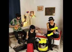 Enlace a Sesión de Techno con una aspiradora