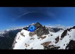 Enlace a Increíble descenso en Wingsuit