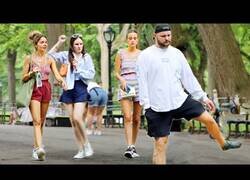 Enlace a Tirándose pedos en Central Park