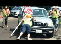 Enlace a Gente estúpida haciendo cosas estúpidas