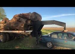 Enlace a Un viejo Toyota transformado en camión de mercancías pesado