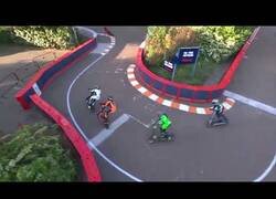 Enlace a La primera carrera de patinetes eléctricos