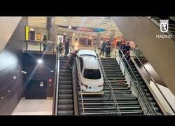 Enlace a Roba un coche en Getafe y lo empotra en el intercambiador de Plaza Elíptica