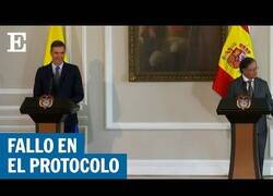 Enlace a Presentan a Pedro Sánchez como 