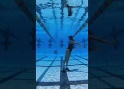 Enlace a Un 'Moonwalk' perfecto bajo el agua