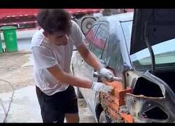 Enlace a Cuando quieres reparar tu coche pero eres albañil