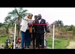 Enlace a El fallido estreno de un puente en el Congo