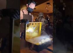 Enlace a Así te sirven un filete de oro de 1000 dólares en el restaurante Rhain de Dubai
