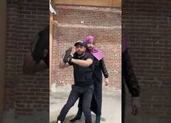 Enlace a Guía práctica de autodefensa contra chancletazos de tu madre