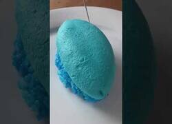 Enlace a ¿Te comerías esta tortilla francesa azul?