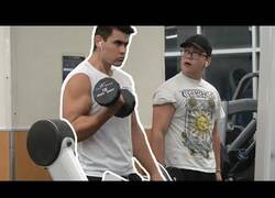 Enlace a Copiando los ejercicios de la gente en el gimnasio