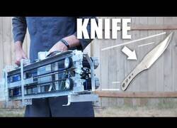 Enlace a El lanzador de cuchilllos que siempre alcanza el objetivo con la punta