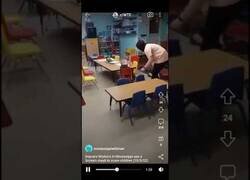 Enlace a Una profesora infantil trauma a unos niños con una máscara de Scream