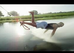 Enlace a Cómo hacer flexiones mientras haces skysurf