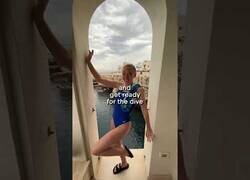 Enlace a La habitación de hotel perfecta para los turistas que hacen balconing