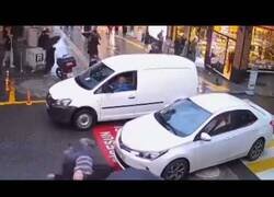 Enlace a Impactantes imágenes de un brutal atropello