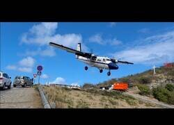 Enlace a San Bartolomé, el aeropuerto con los atrerrizajes más peligrosos del mundo