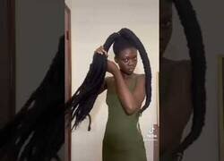 Enlace a Haciendo a Pepe la rana con su propio pelo