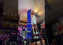 Enlace a Cerrando 100 cajas de videojuegos a la vez