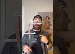Enlace a El truco de los magos que se tragan espadas