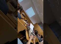 Enlace a Cuando el profesor prohíbe los portátiles en clase