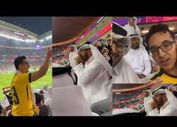 Enlace a Fans de Catar y Ecuador hacen las paces tras un incidente en las gradas