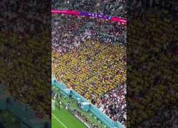 Enlace a Aficionados ecuatorianos cantan 