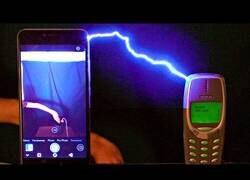 Enlace a ¿Qué pasa si pones a cargar un Nokia 3310 con un millón de voltios?