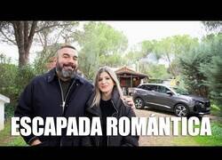 Enlace a La parejita que se va de típica escapada romántica
