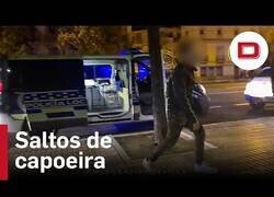 Enlace a Un conductor hace saltos de Capoeira para no dar positivo en alcohol