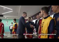 Enlace a Felipe VI visita a la Selección Española