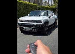 Enlace a La curiosa forma de hacer zigzag de este Hummer