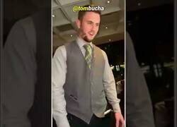 Enlace a Cuando quieres pagar la cuenta con un cambio de sentido, pero el camarero está preparado