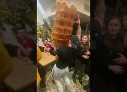 Enlace a Sabía que llevar 100 cervezas a la vez no era buena idea...