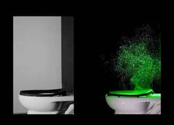 Enlace a Por esto debes bajar la tapa antes de tirar de la cadena