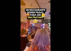 Enlace a El restaurante en el que pagas por un mal servicio